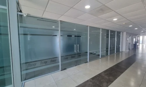 corredores con luz natural y balcones oficina en renta Torre 1519