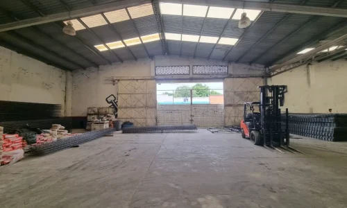espacio industrial con luz natural 1 bodega techada en renta col la laguna