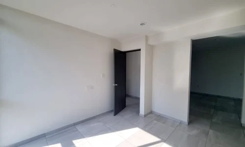 habitacion luz natural suelo gris