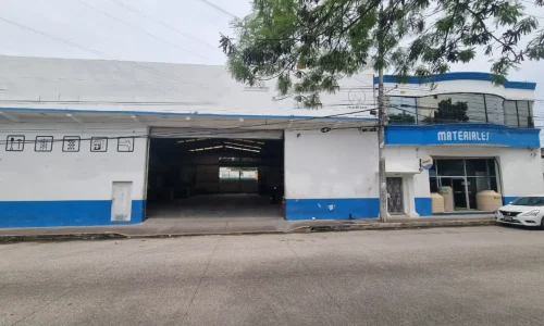 local comercial con balcon y luz natural bodega techada en renta col la laguna