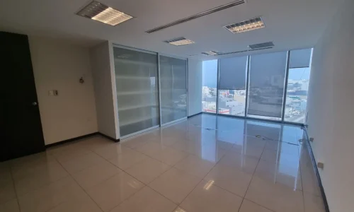 oficina con ventanales y luz natural 1 oficina en renta Torre 1519