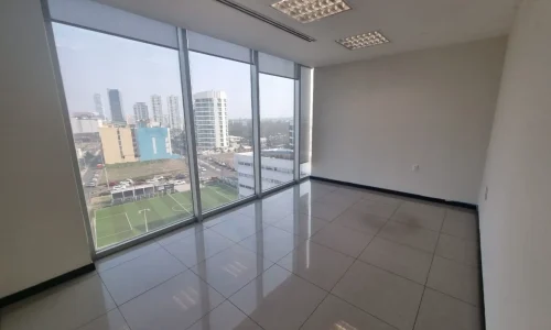 oficina con ventanales y luz natural 3 oficina en renta Torre 1519