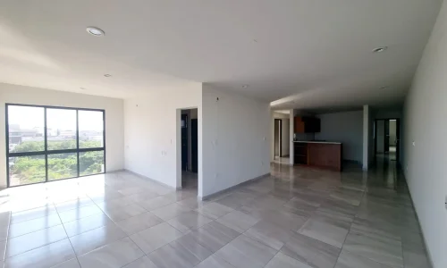 sala amplia con luz natural