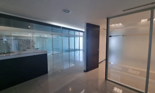 sala espacio moderno luz natural oficina en renta Torre 1519